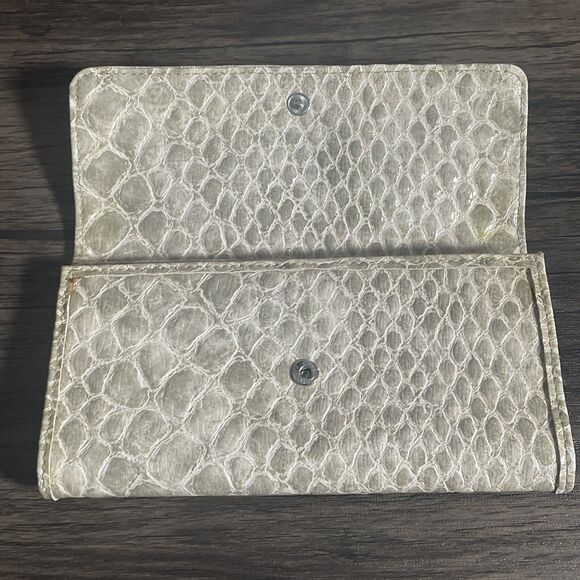 Guess Faux Leather Snakeskin Clutch Wallet Metal Plate Logo White Gray 7.5" - Picture 9 of 12